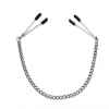 Stringi capezzoli